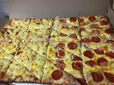 Pizzería blanquita image 2