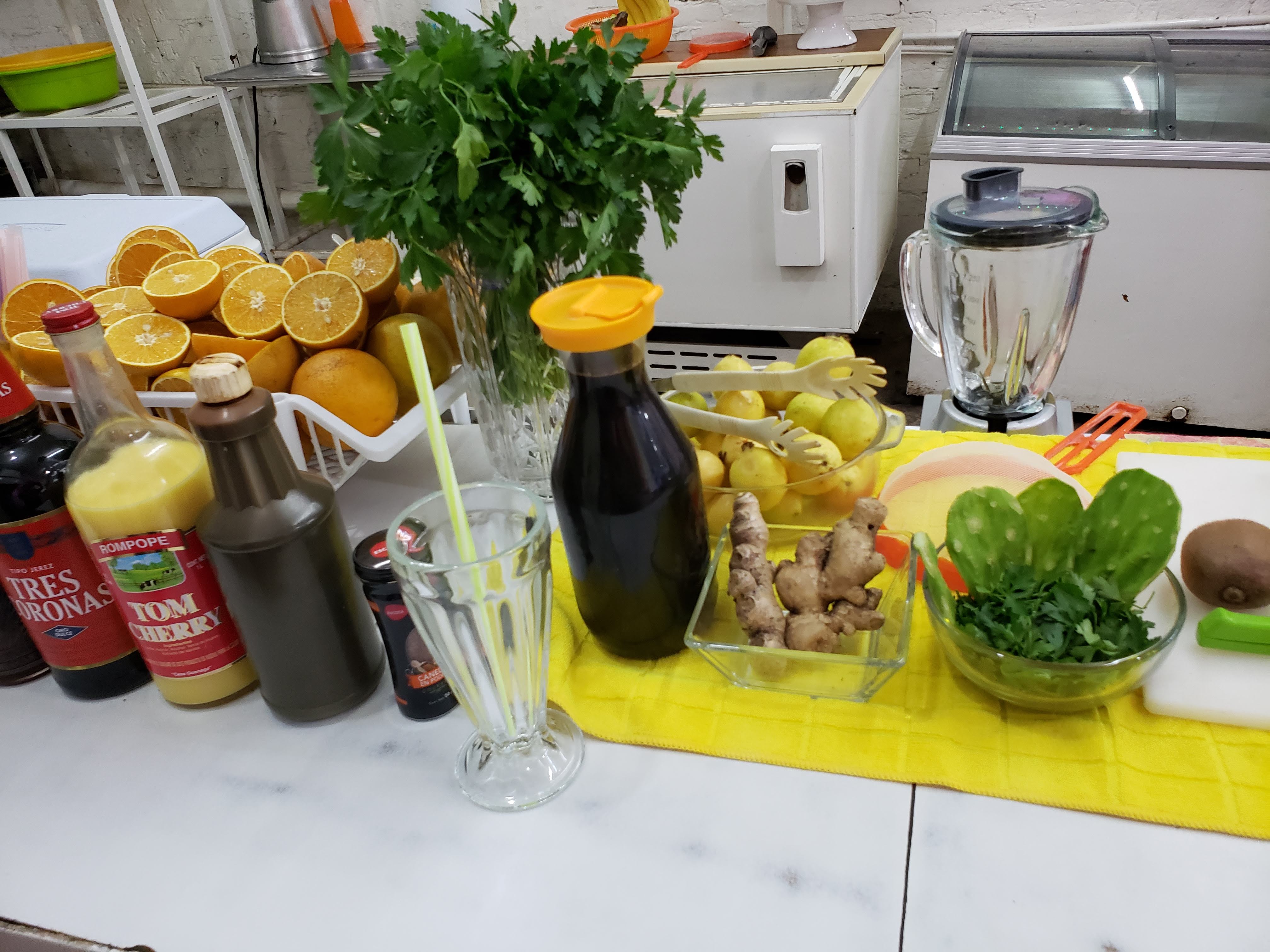 "JUGOS CASTILLO" image 8