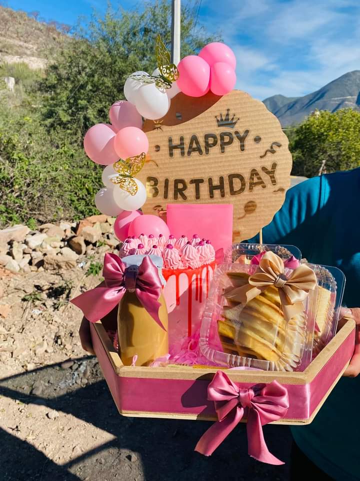 Fuente de sodas Los Nogales (jardín principal) image 4