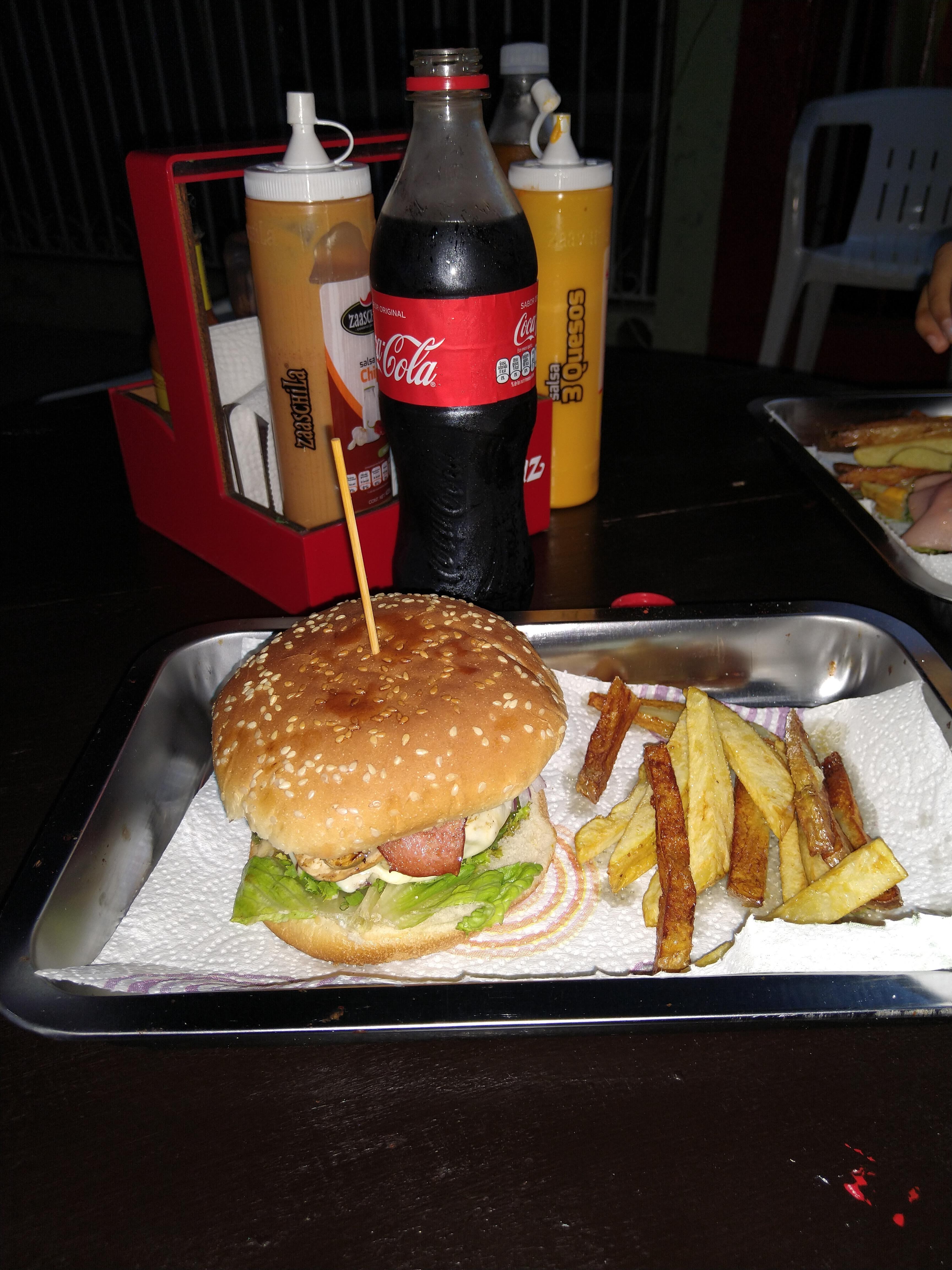 Mapaches Burger image 8