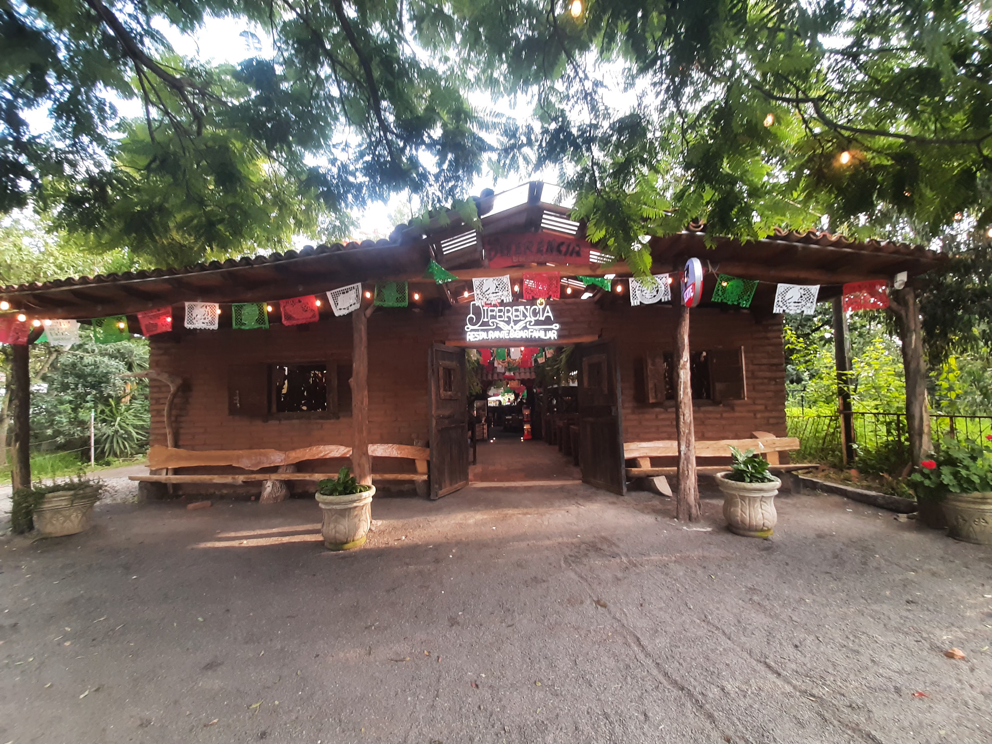 La Diferencia Restaurante & Bar image 7