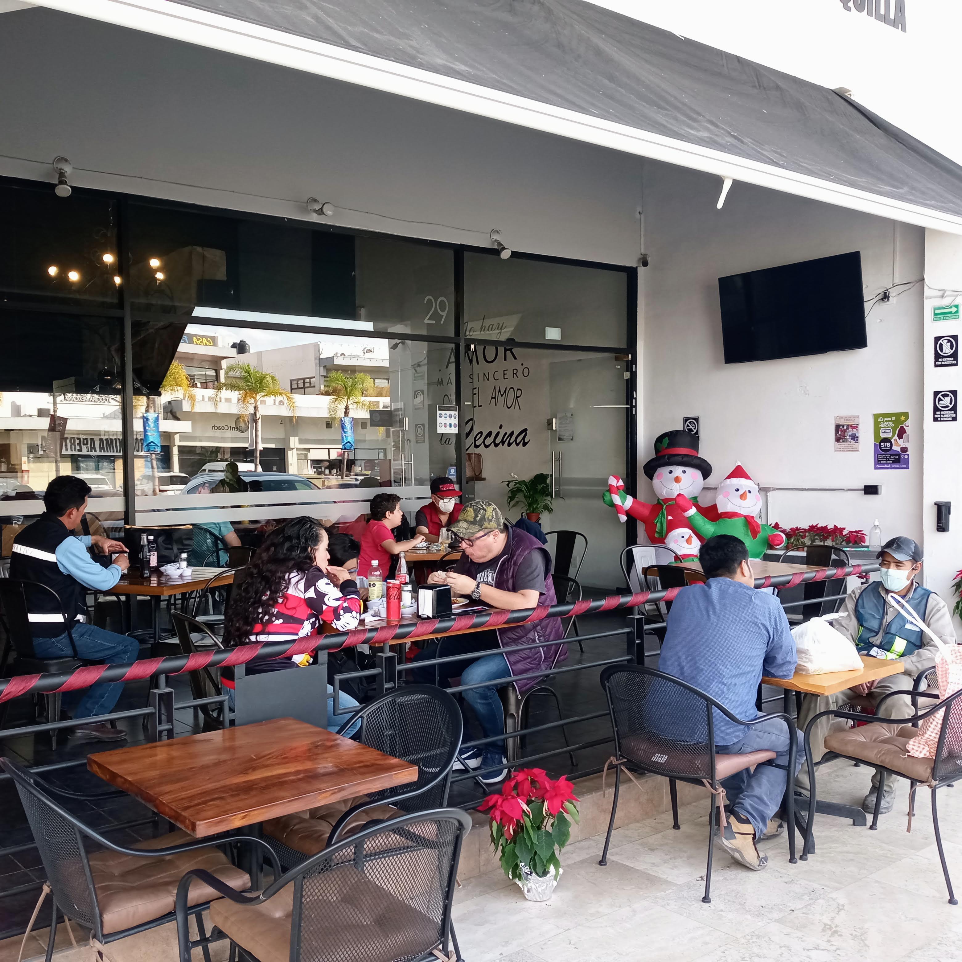 Los de Cecina Shopping Center 100% de Toluca en Juriquilla. image 8