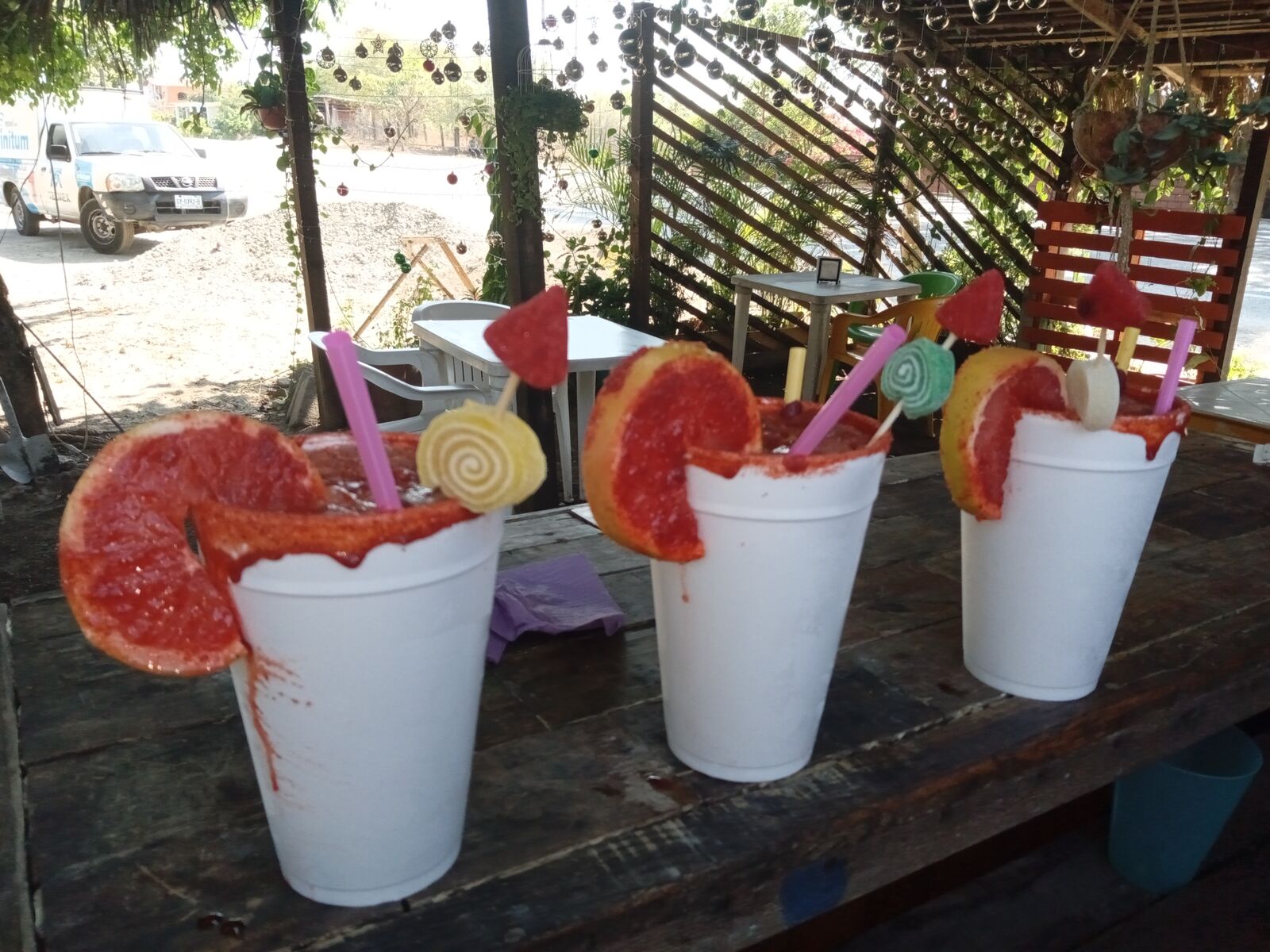 Micheladas El Compa Flores image 2