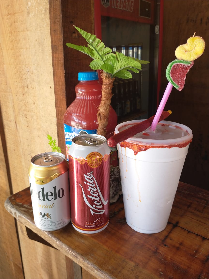 Micheladas El Compa Flores image 3