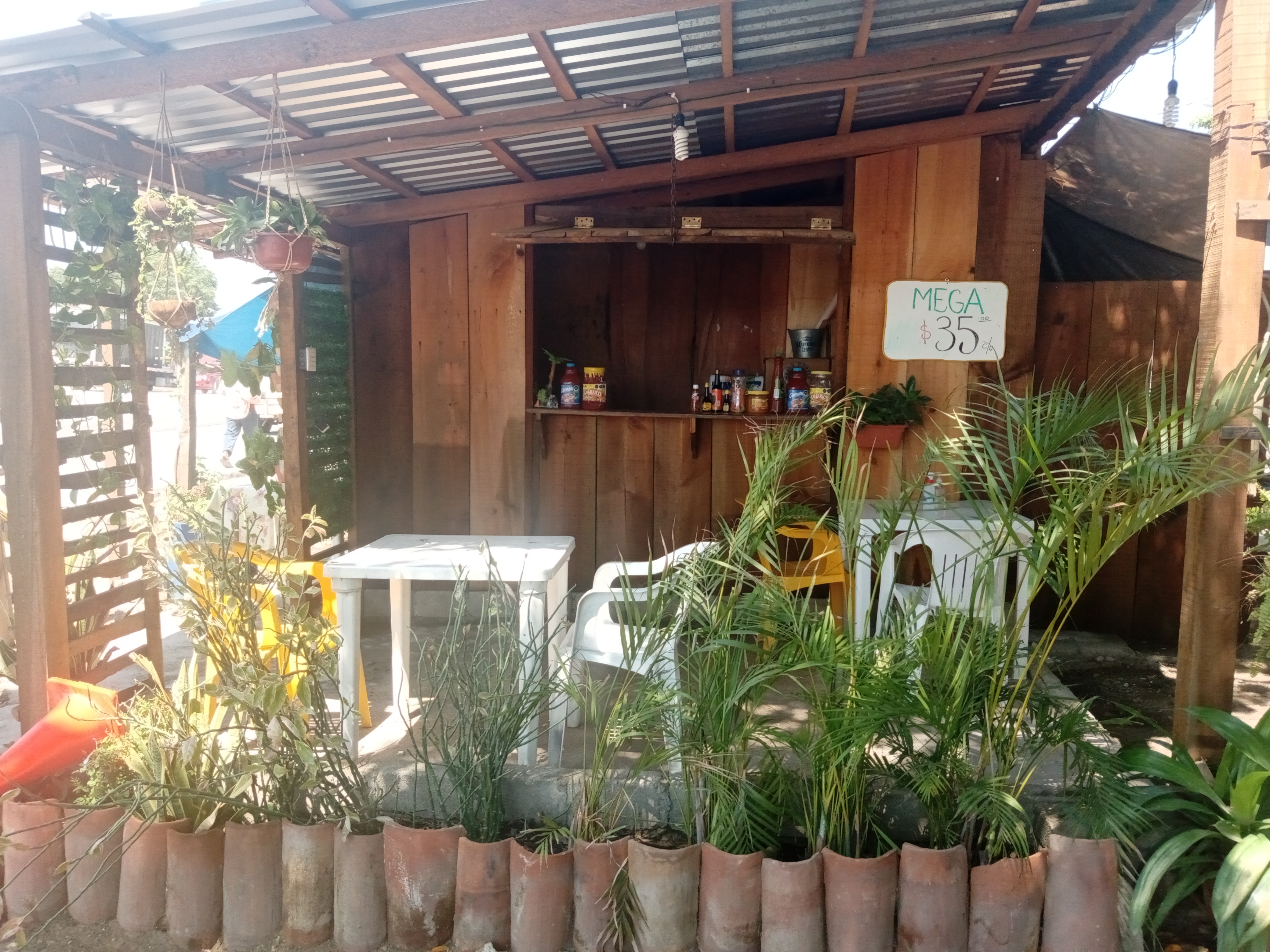 Micheladas El Compa Flores image 5