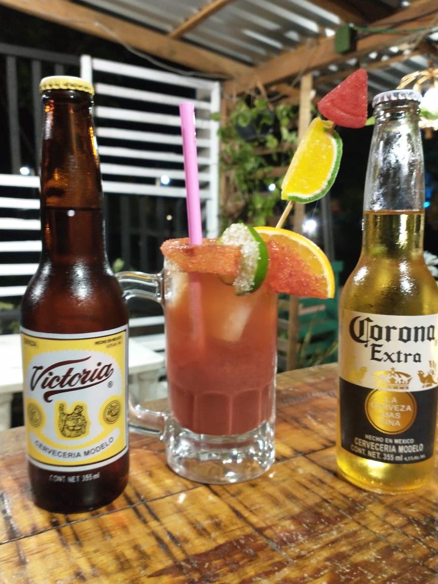 Micheladas El Compa Flores image 7