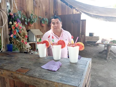 Micheladas El Compa Flores image 8
