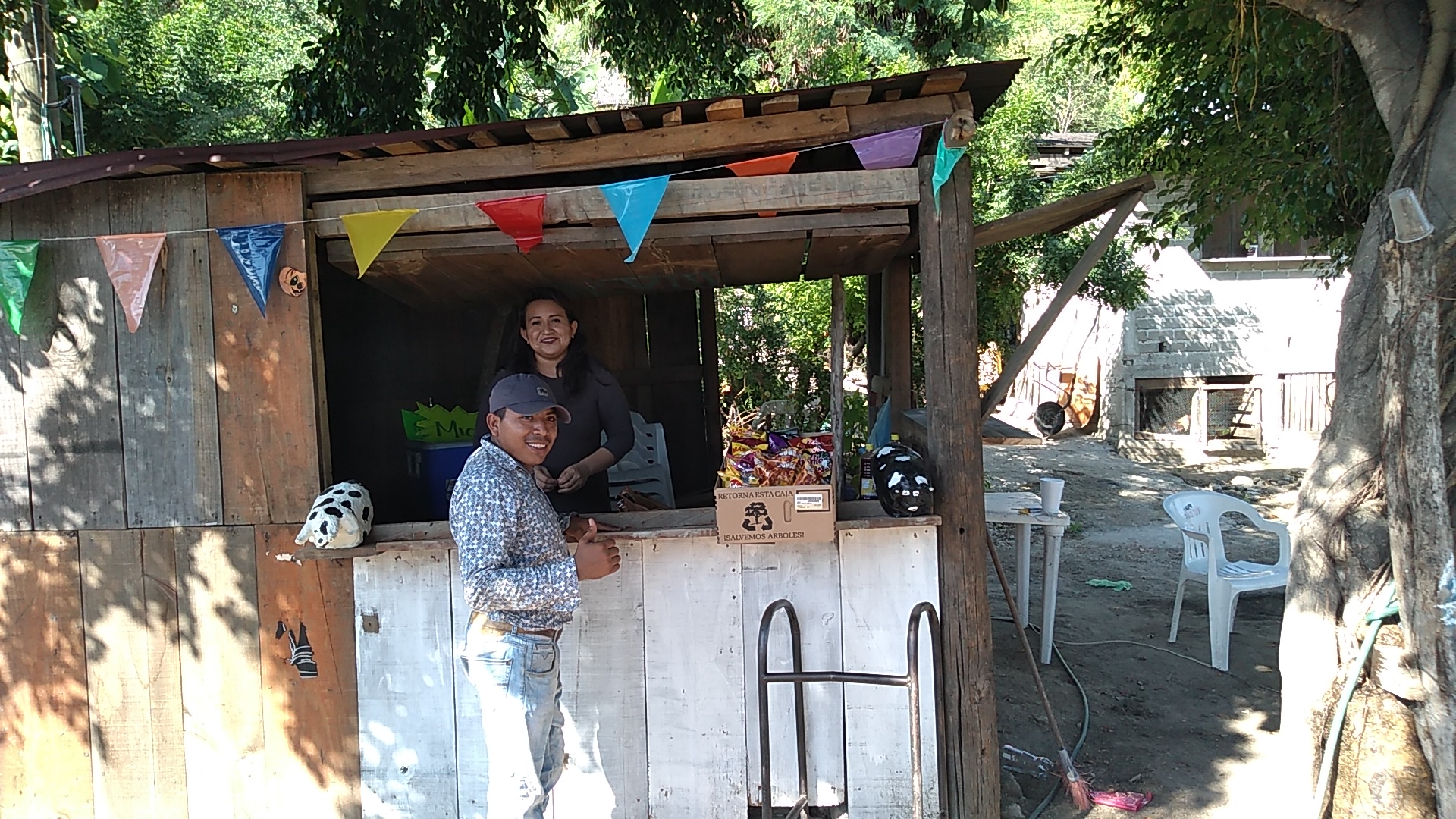 Micheladas El Compa Flores image 9