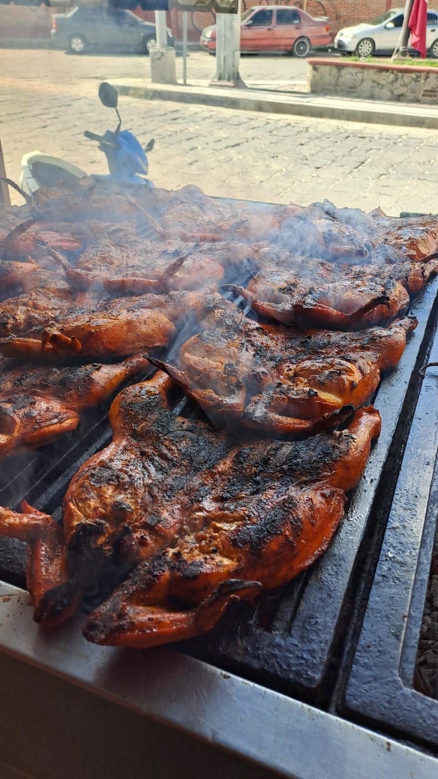 POLLOS ASADOS "EL PARIENTE" image 1