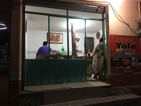 Pizzas Yolo image 2