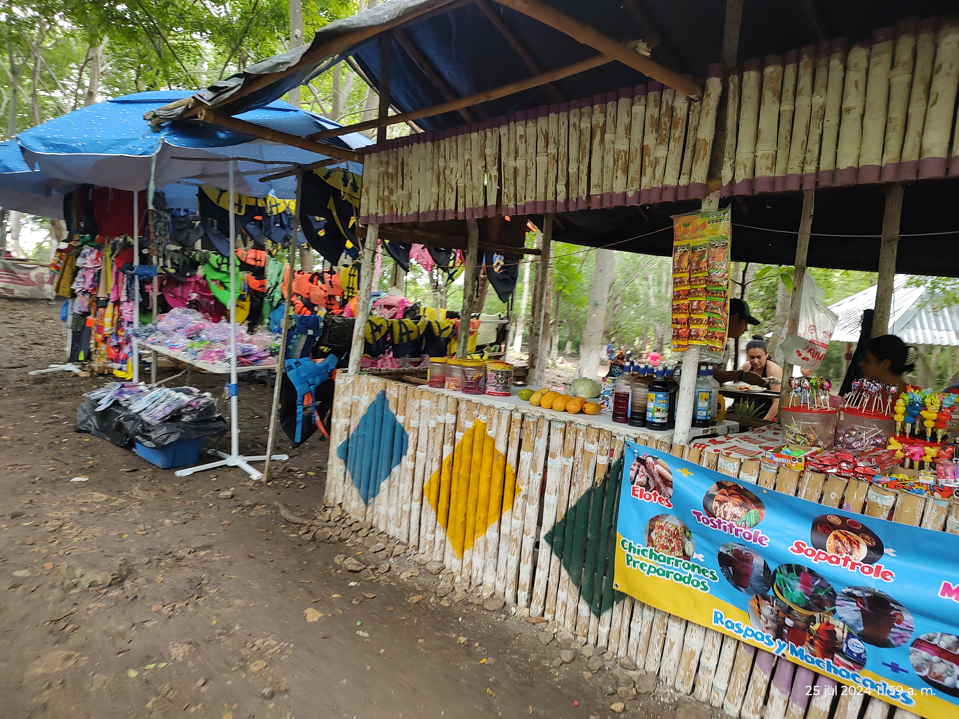 Snacks y chalecos salvavidas Miguelón image 2