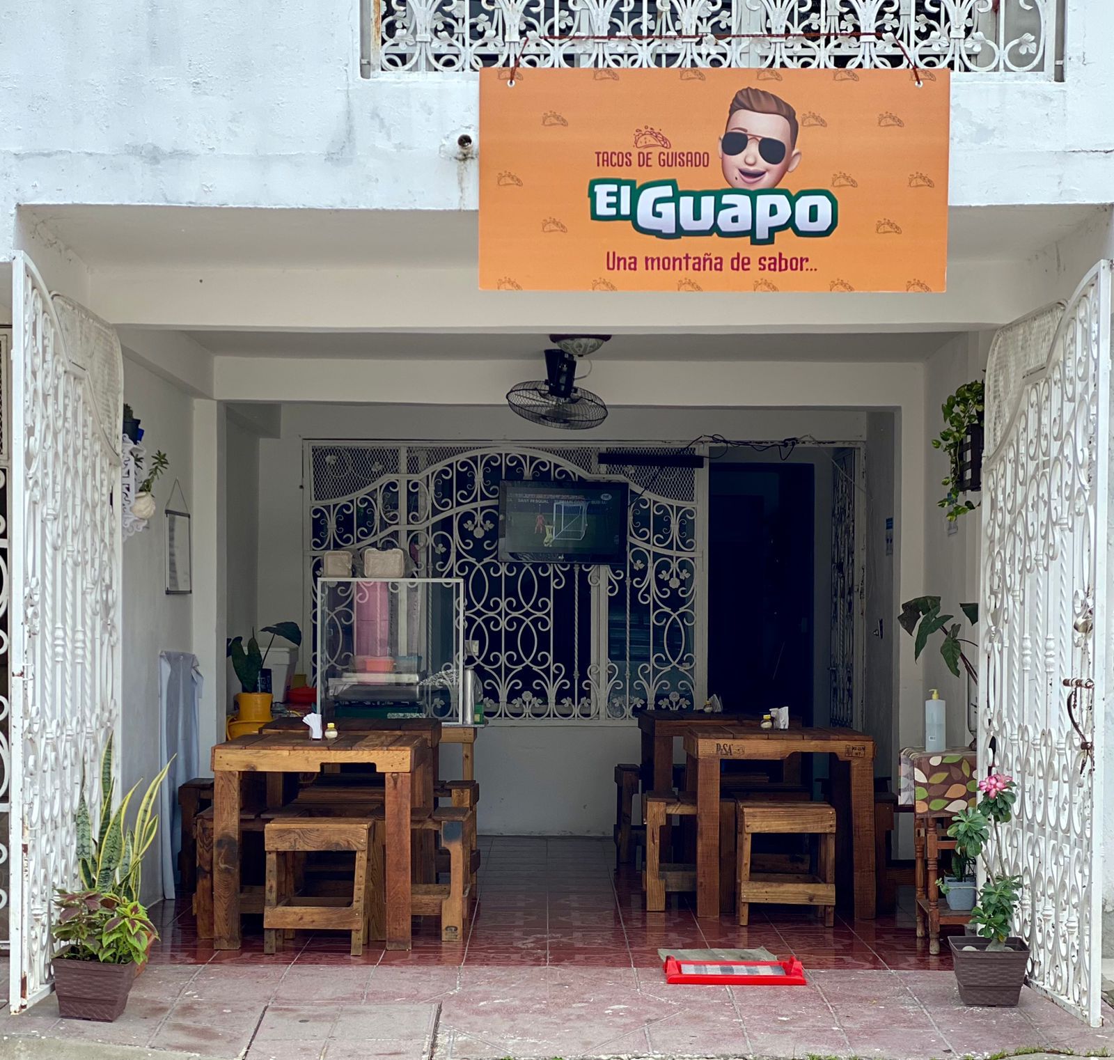 Tacos de Guisado "El Guapo" image 3