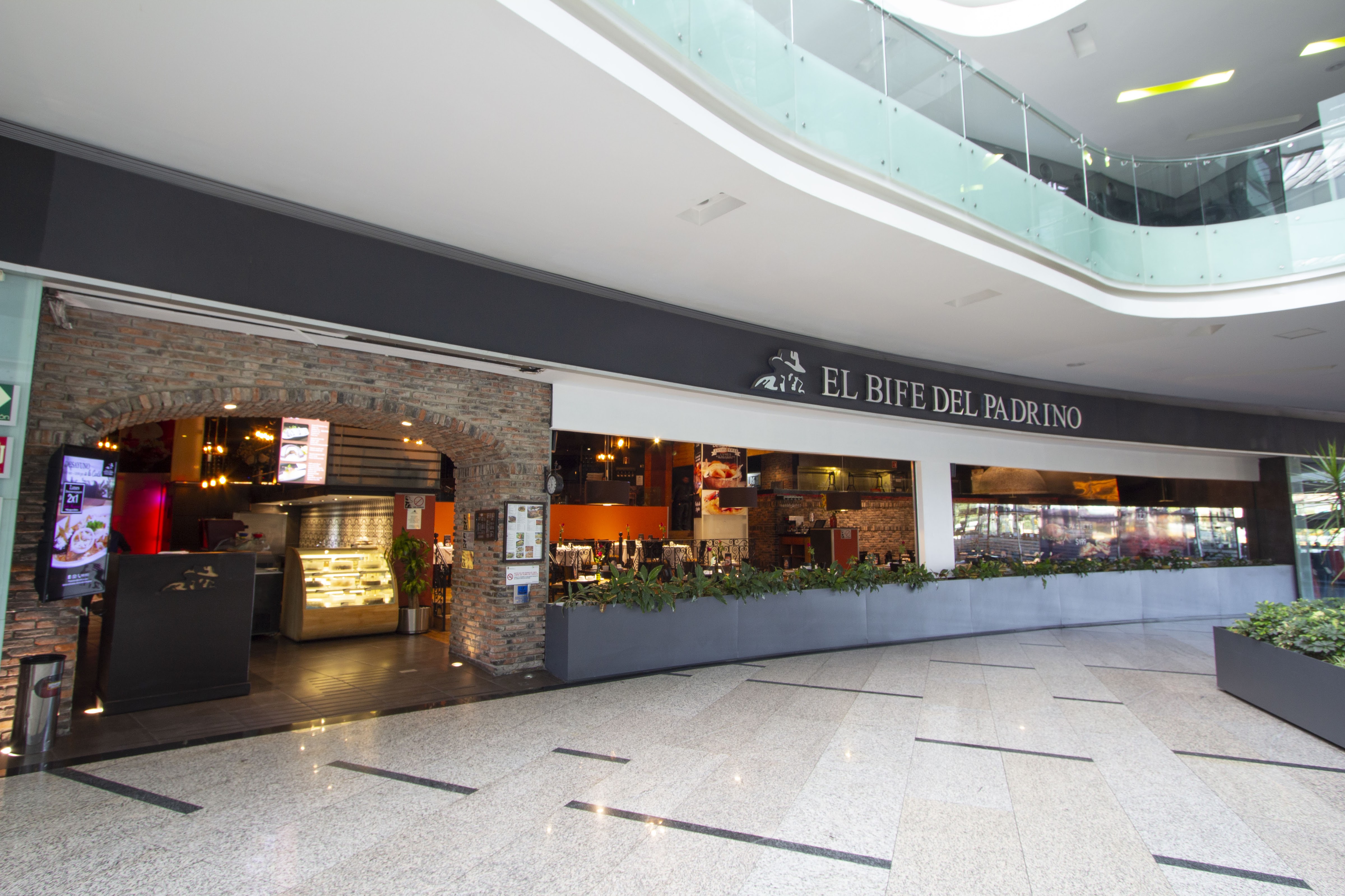 El Bife del Padrino Gran Terraza Lomas Verdes image 9