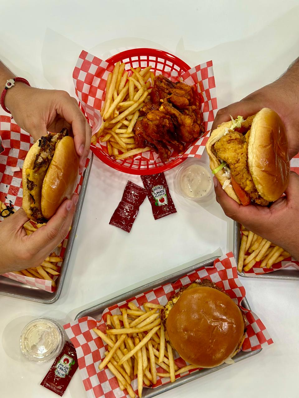 Louis Original Burgers image 2