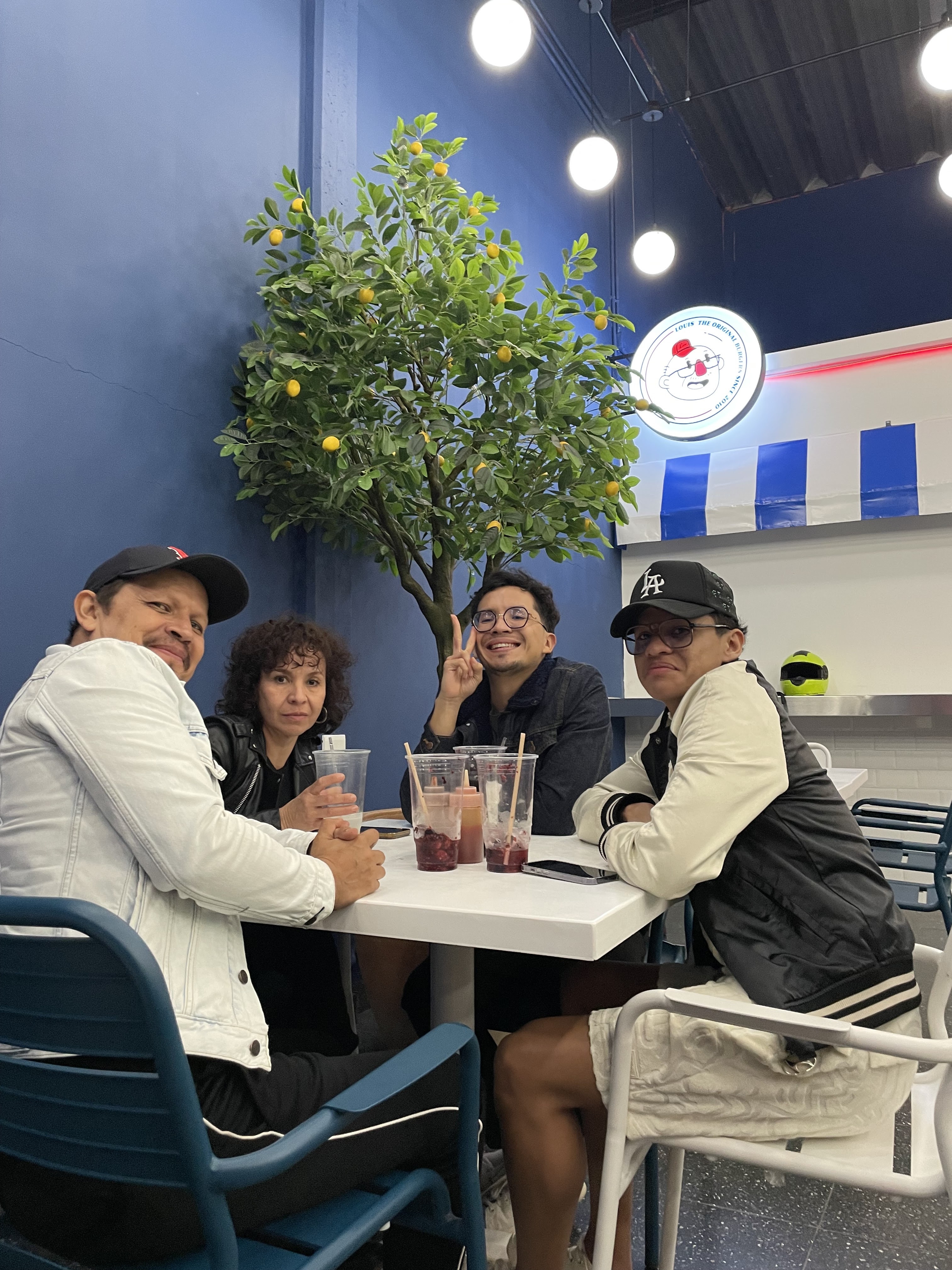 Louis Original Burgers image 10