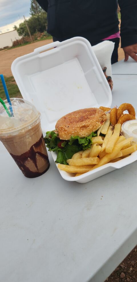 Coco's Burgers image 2