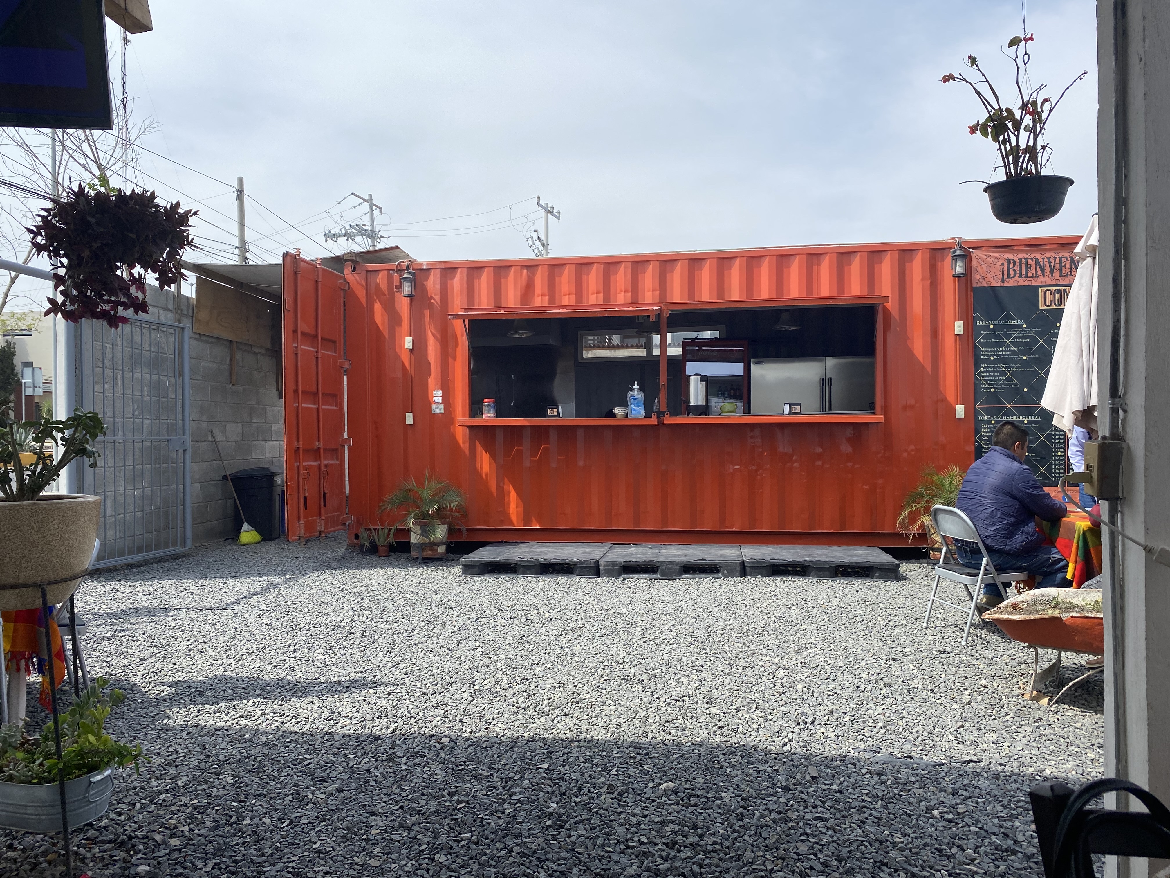 El Contenedor image 10