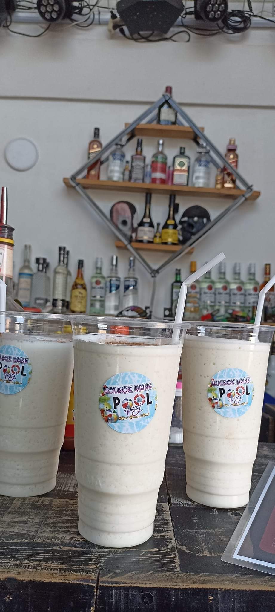 HOLBOX DRINK Pool Party image 8