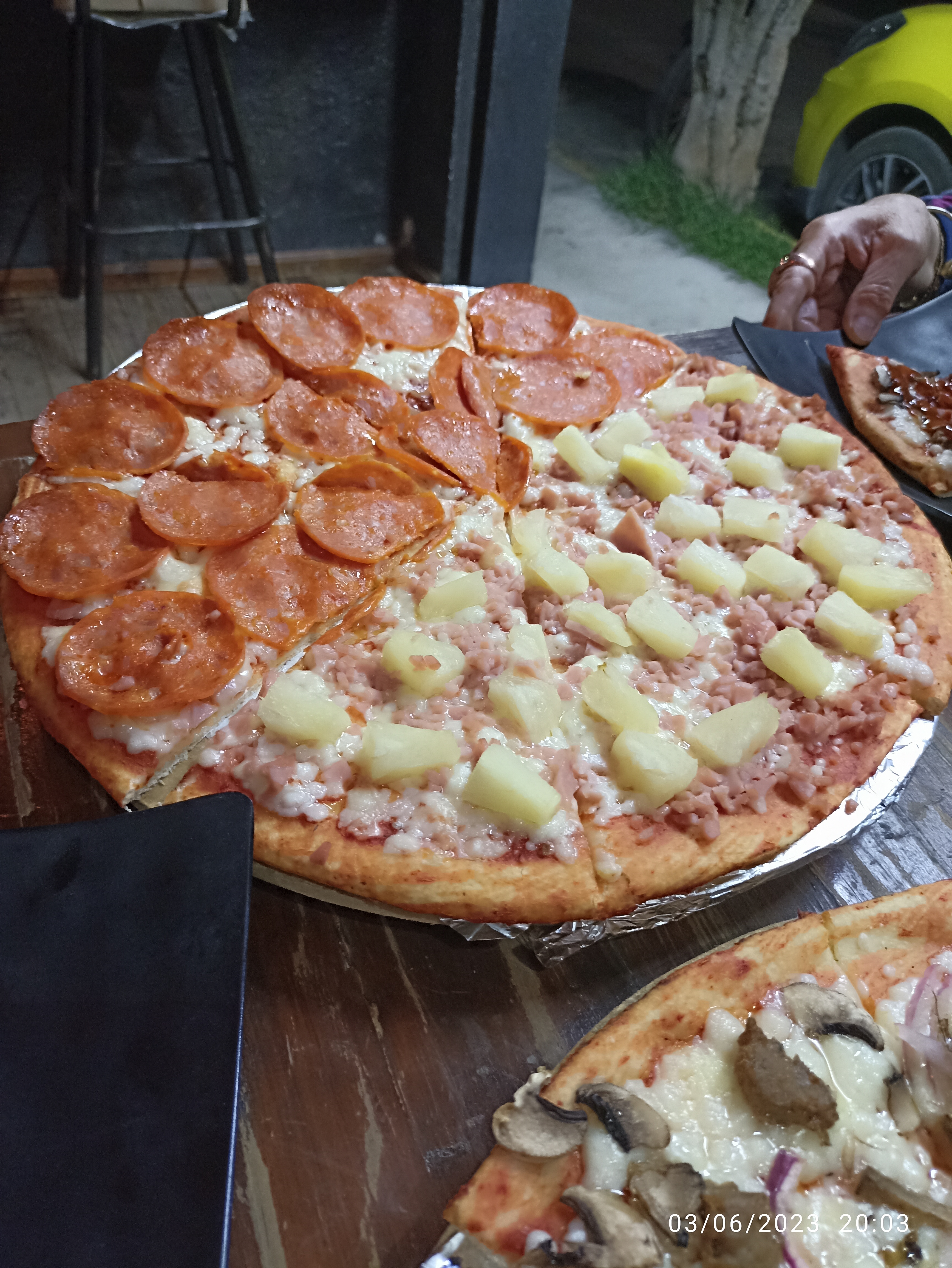 Ruben's PIZZA image 4