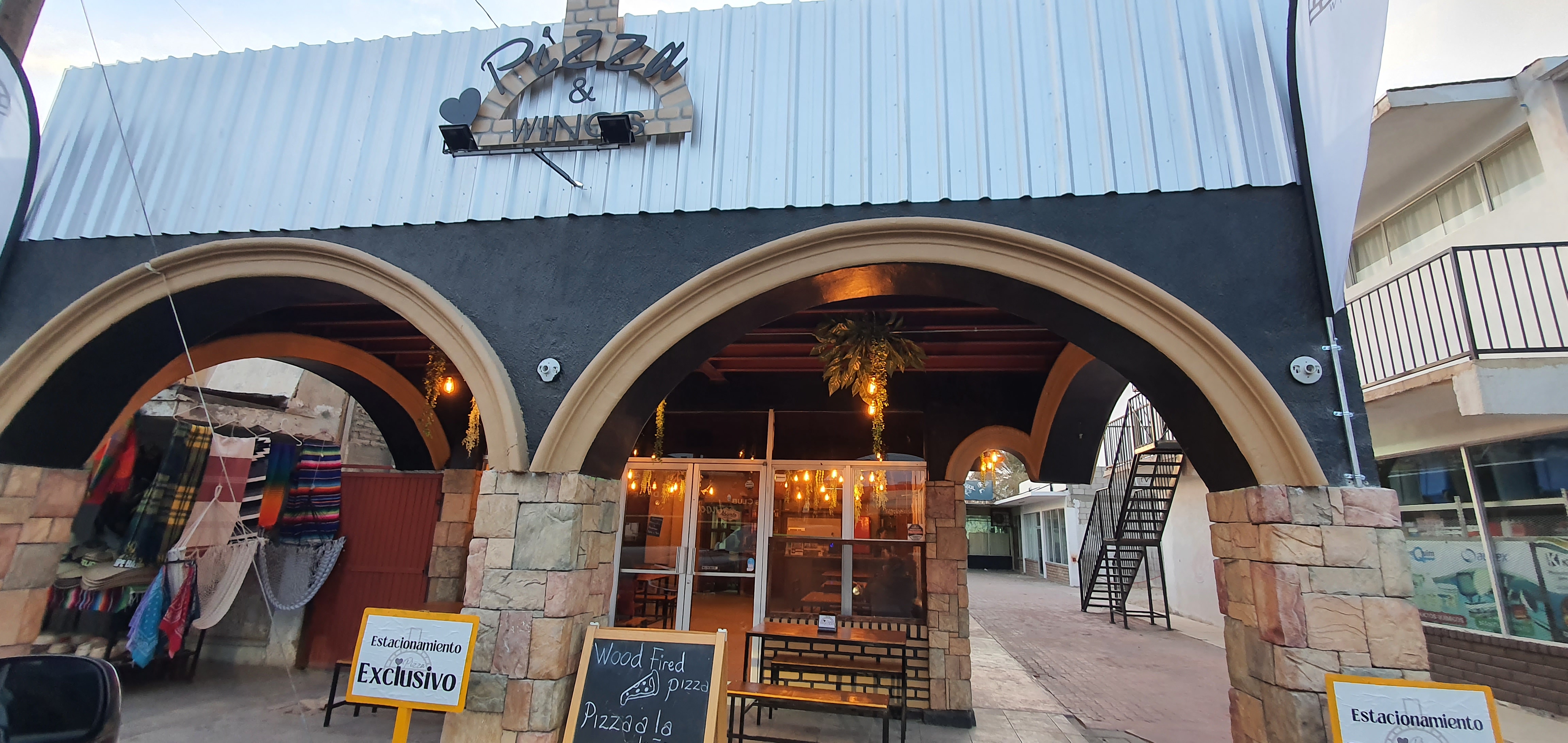 Love Breakfast Pizzas & Wings image 1