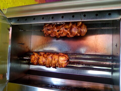 Pollos horneados y cochito horneado Kiki-riki image 4