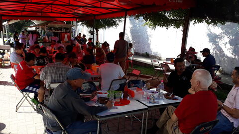 Barbacoa familia meza image 1