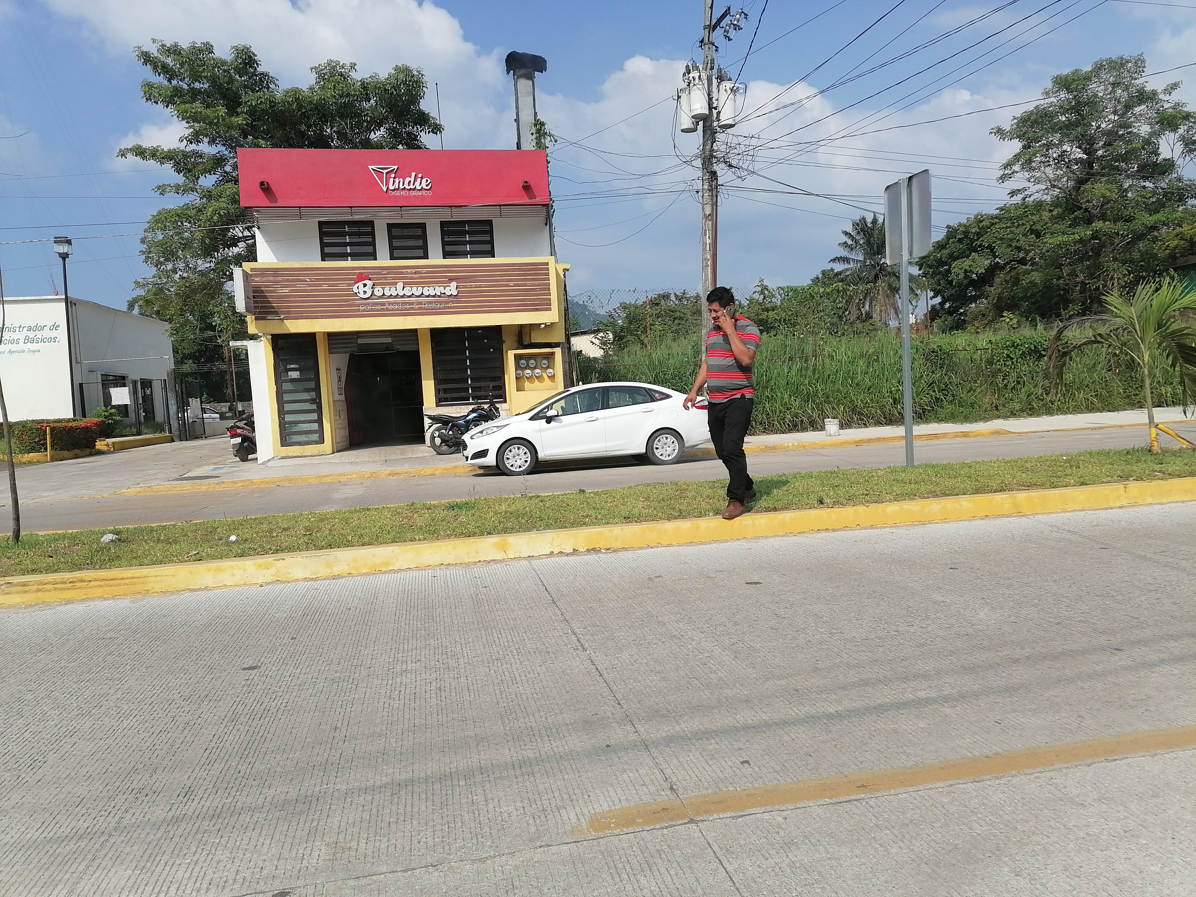 El Boulevard Pollos Asados y Restaurant image 9