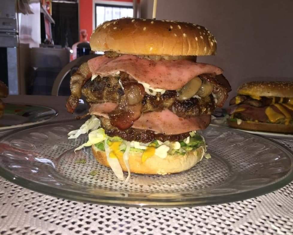 El Forastero Burguer image 9