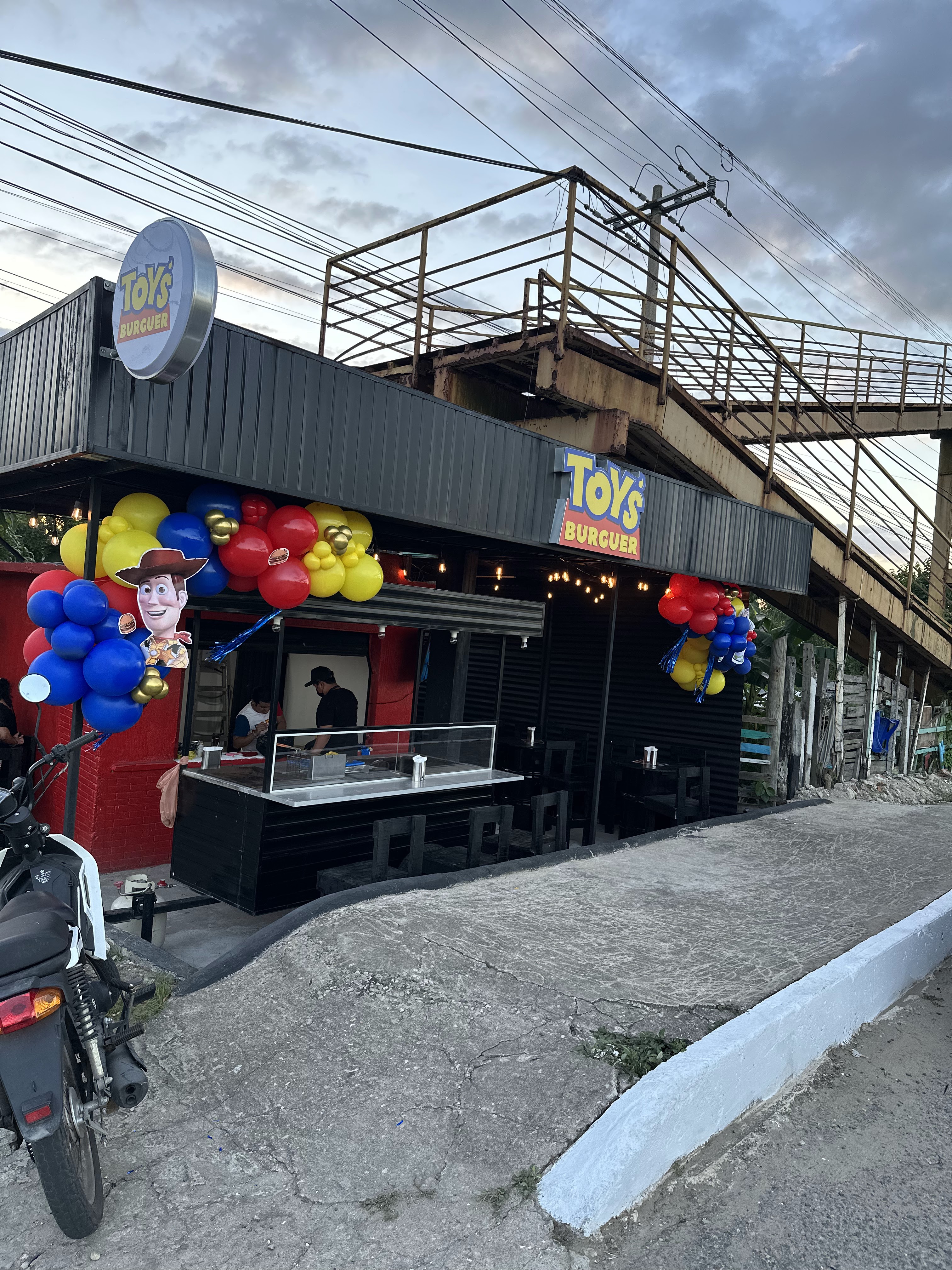 TOY’S BURGUER image 9