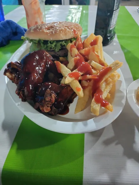 Alitas y hamburguesas Medin image 8