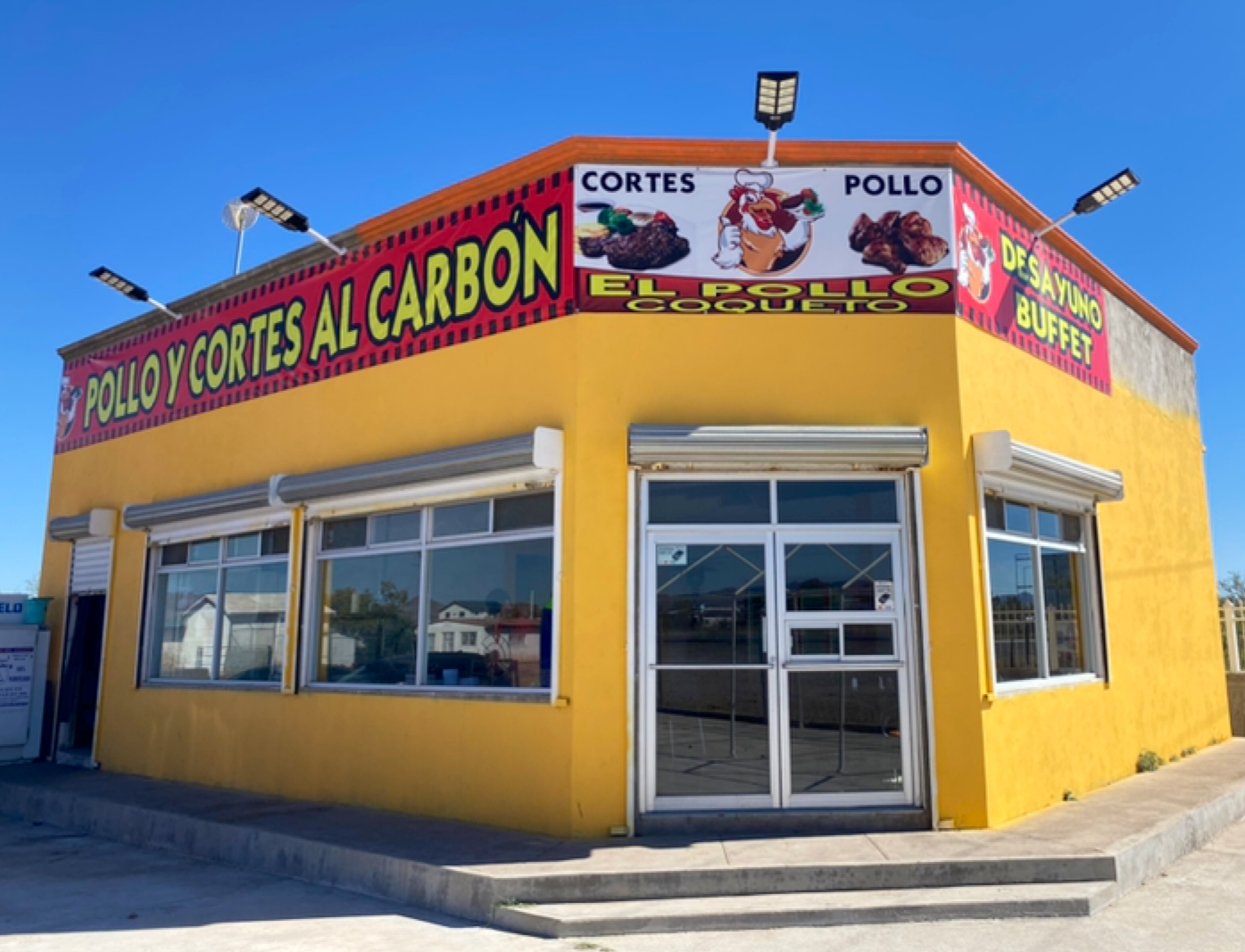 El Pollo coqueto image 1