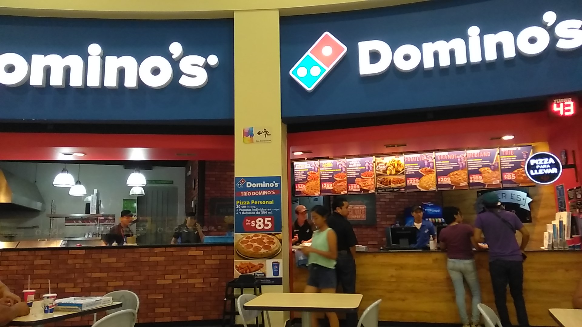 Domino's Villaflores image 1