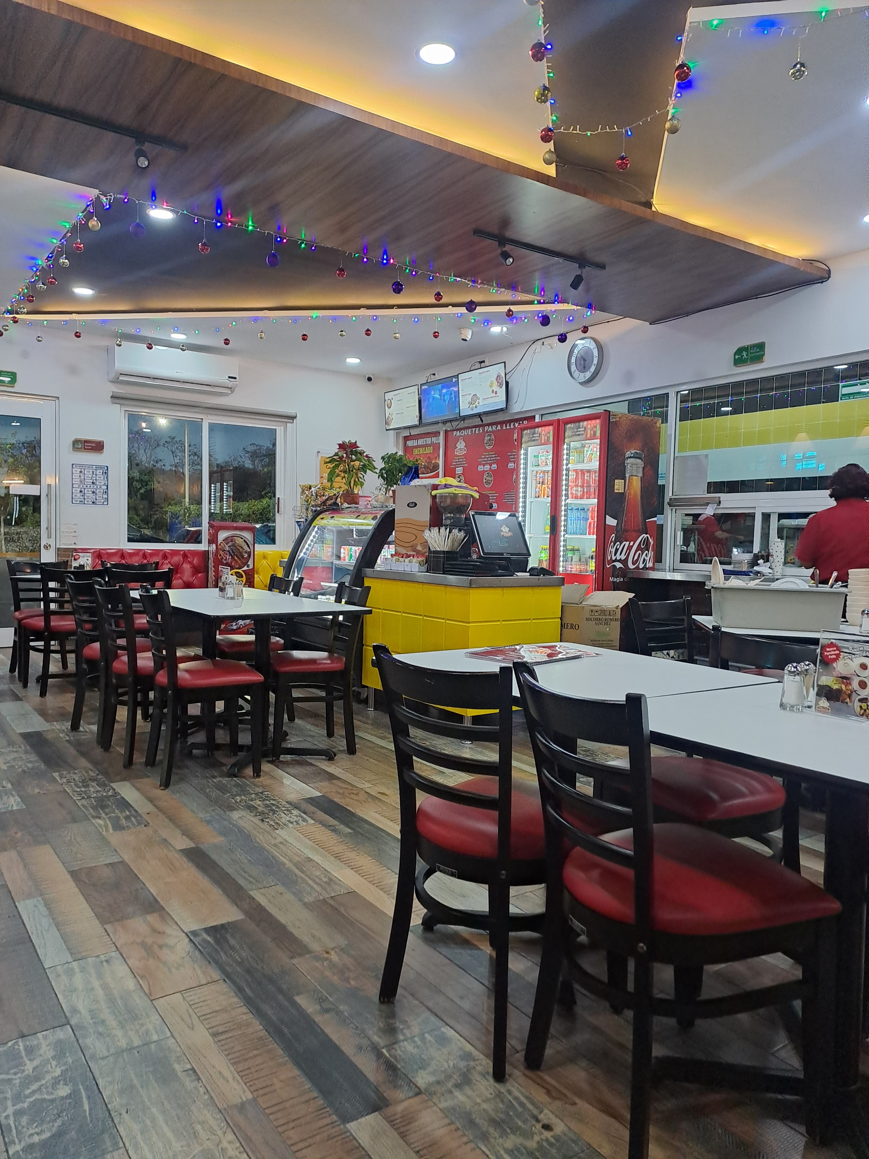 Pollo Feliz Xcanatún image 3