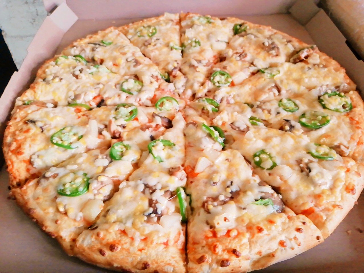 Che's Pizzas image 2
