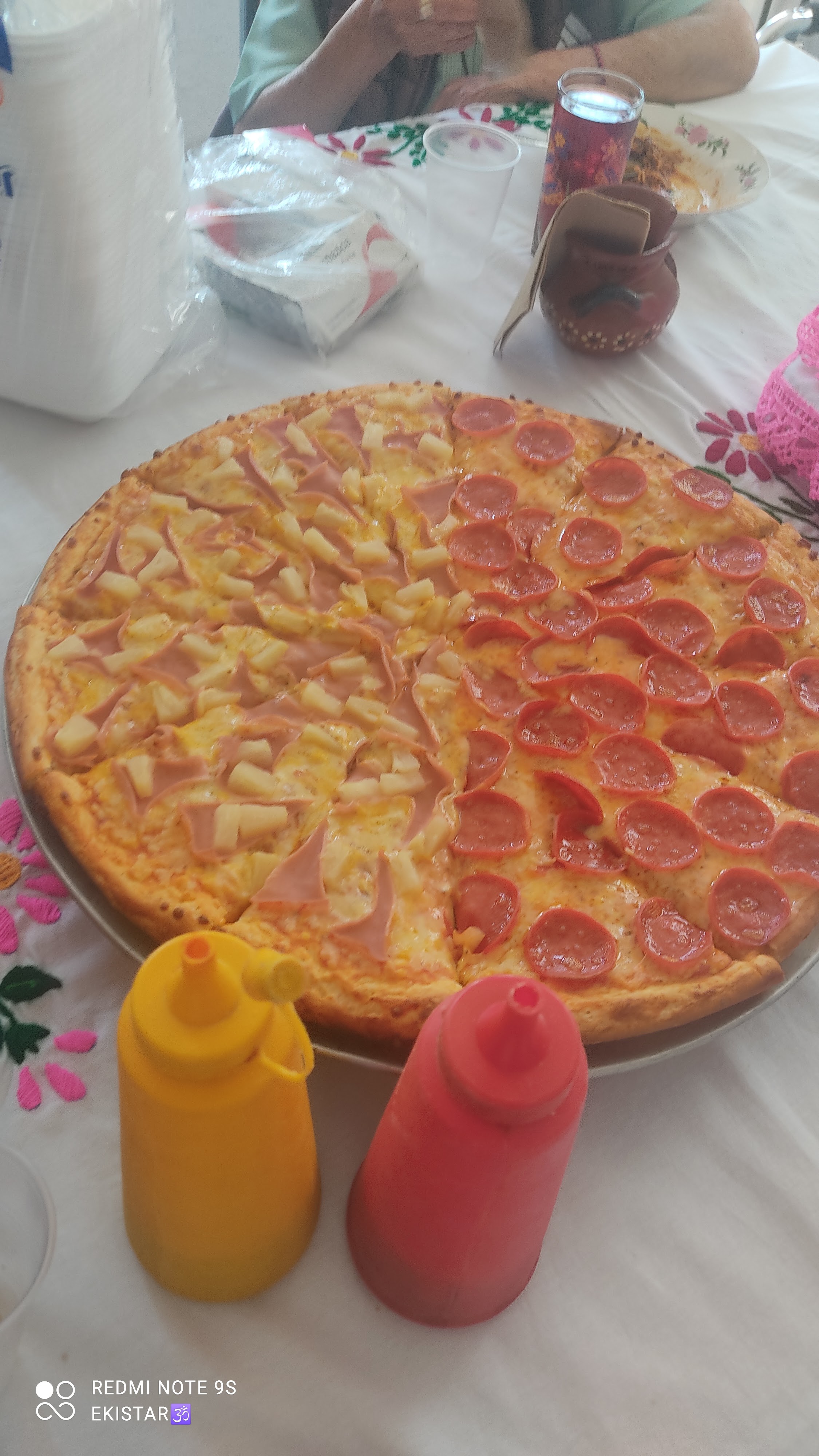Che's Pizzas image 6