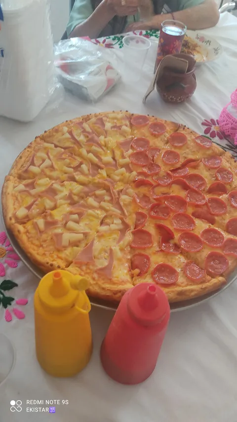 Che's Pizzas image 6