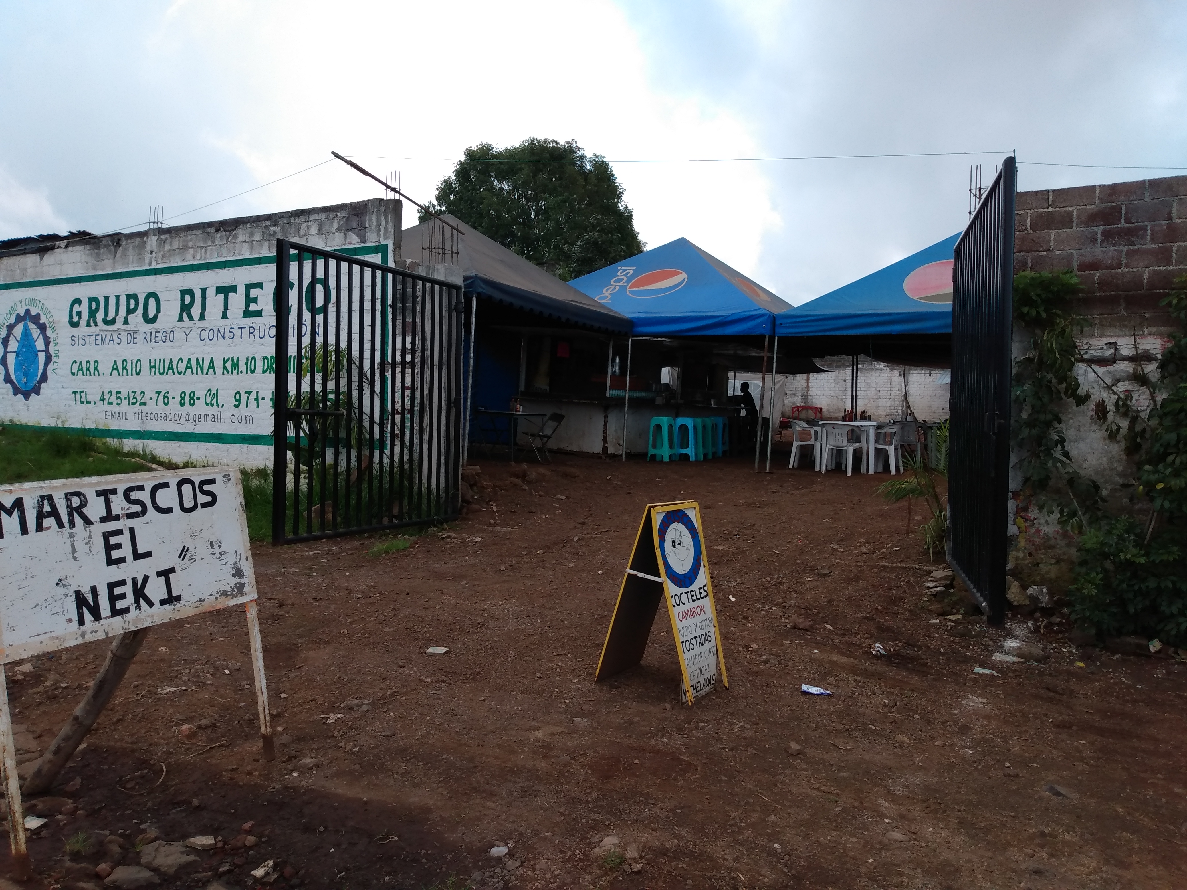 Mariscos el "neky" y familia image 9