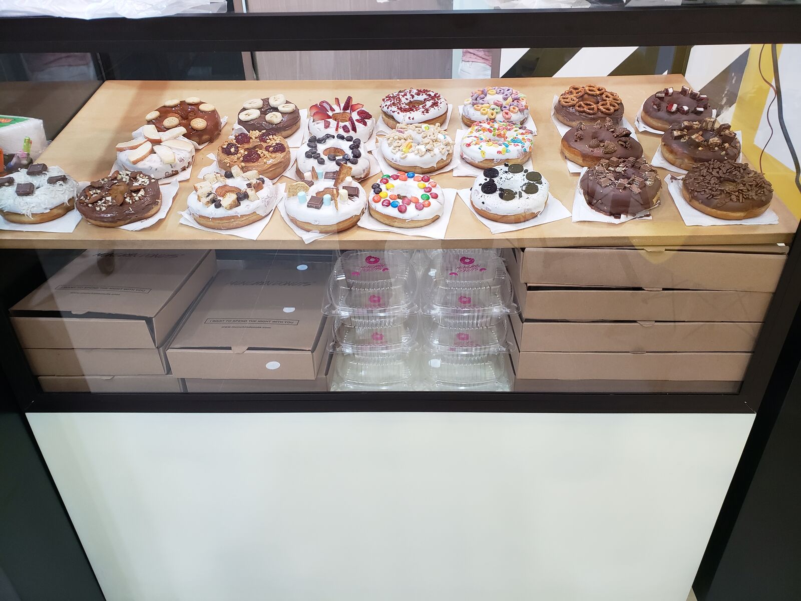 Munchin Donuts Cacahoatan image 3