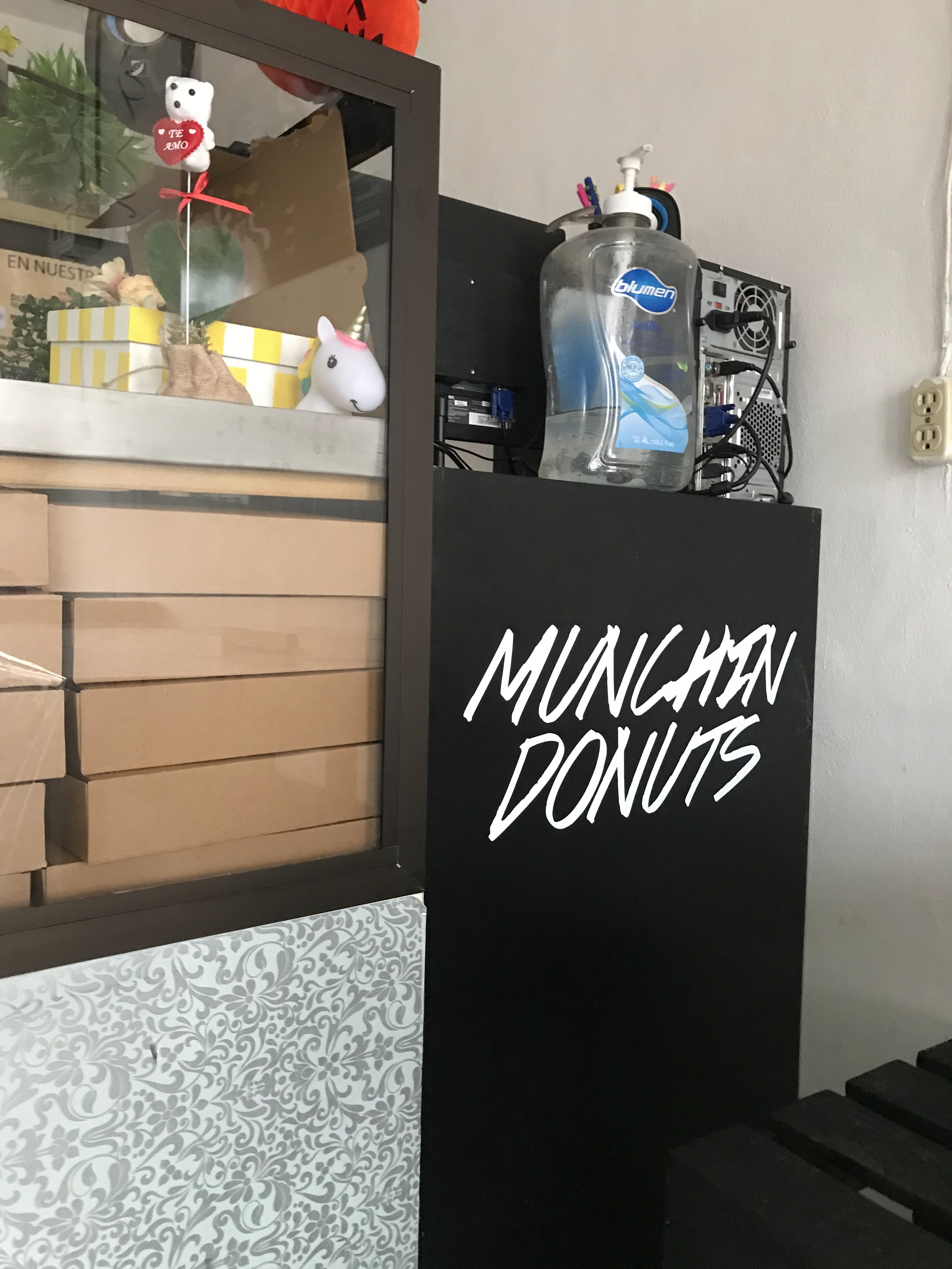 Munchin Donuts Cacahoatan image 8