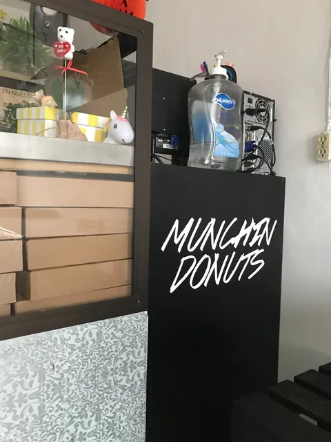Munchin Donuts Cacahoatan image 8
