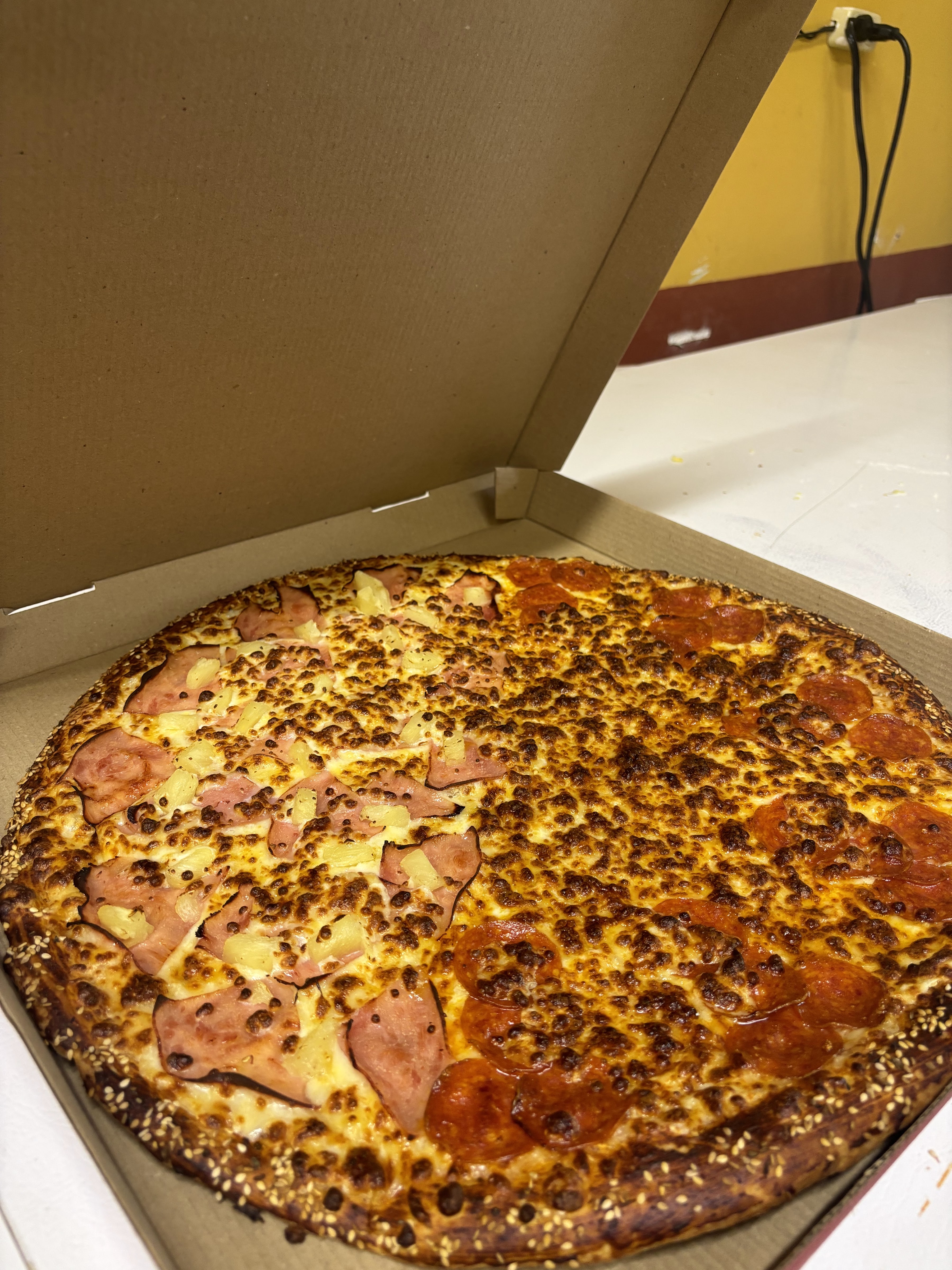 Carlo's Pizza & Hamburguesas image 1