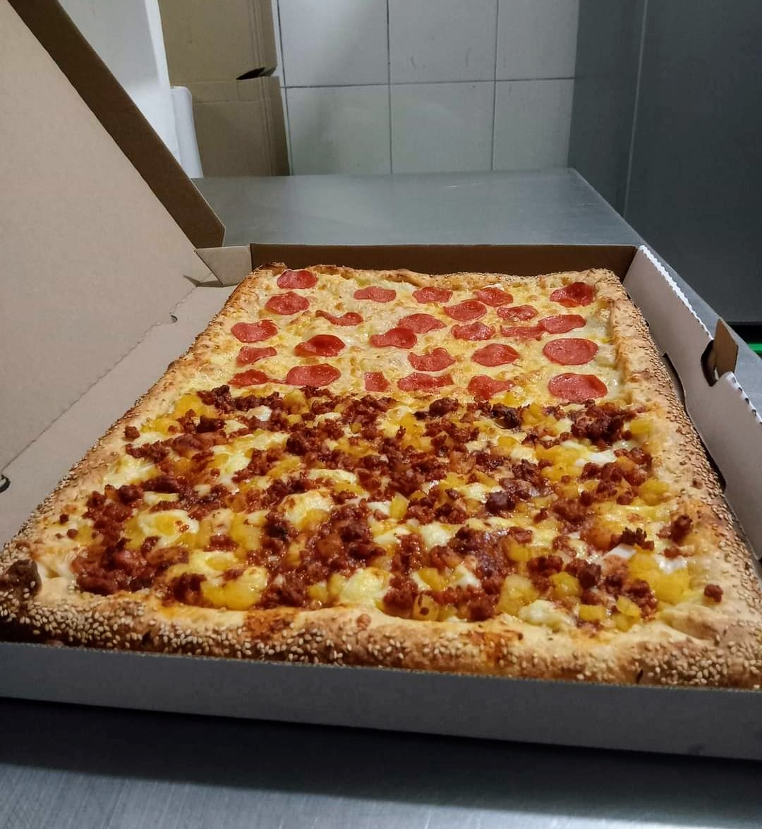 Mendoza Pizza image 7