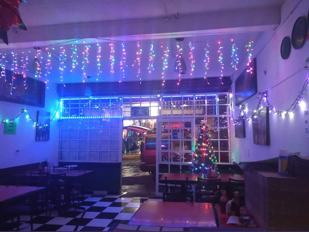 Mendoza Pizza image 9