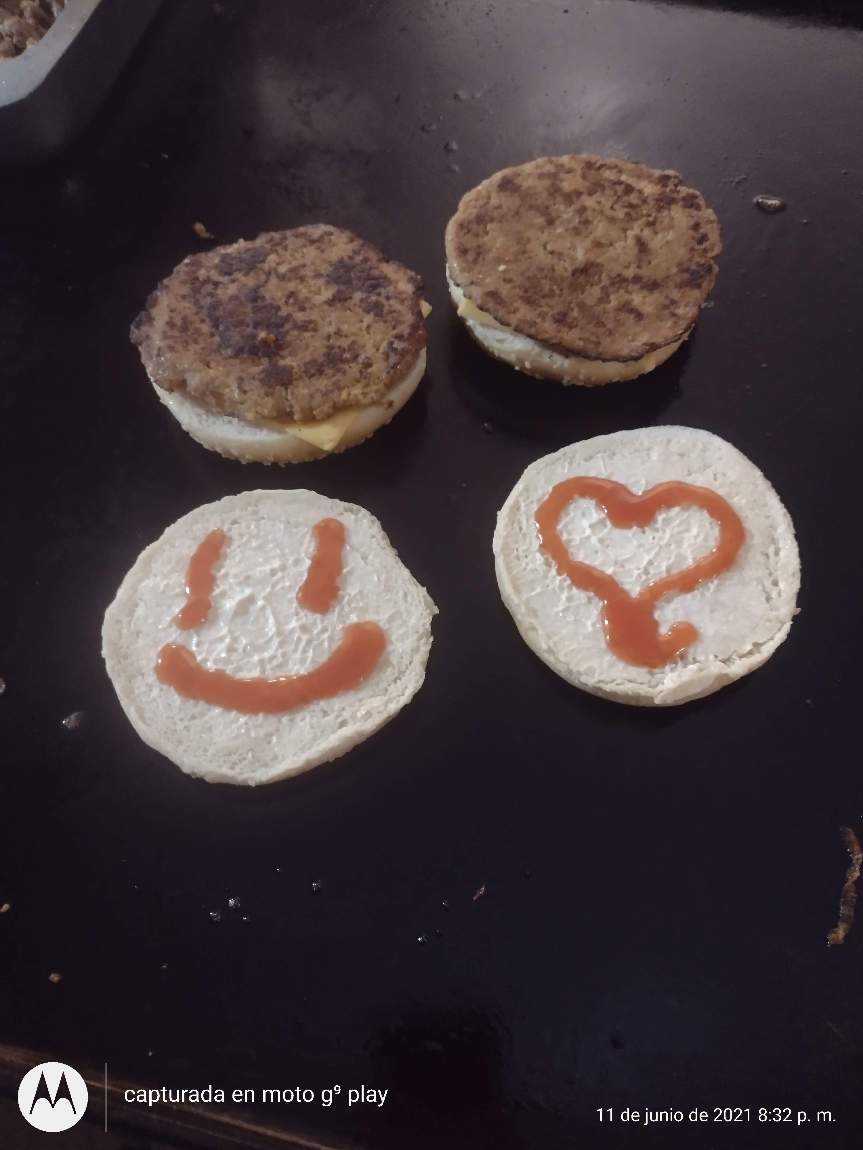 Hamburguesa feliz image 4