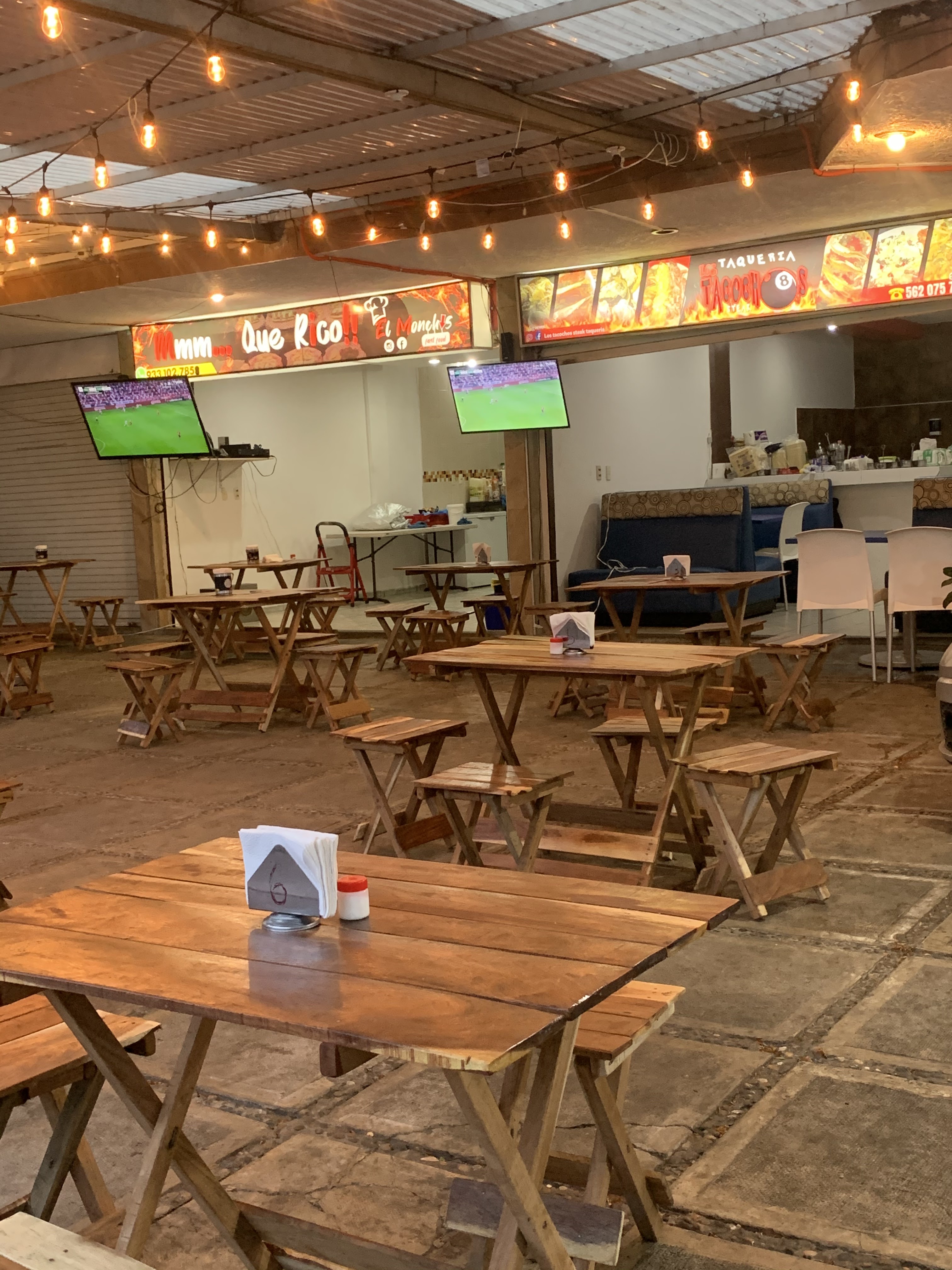 Los Tacochos Steak Taqueria image 1