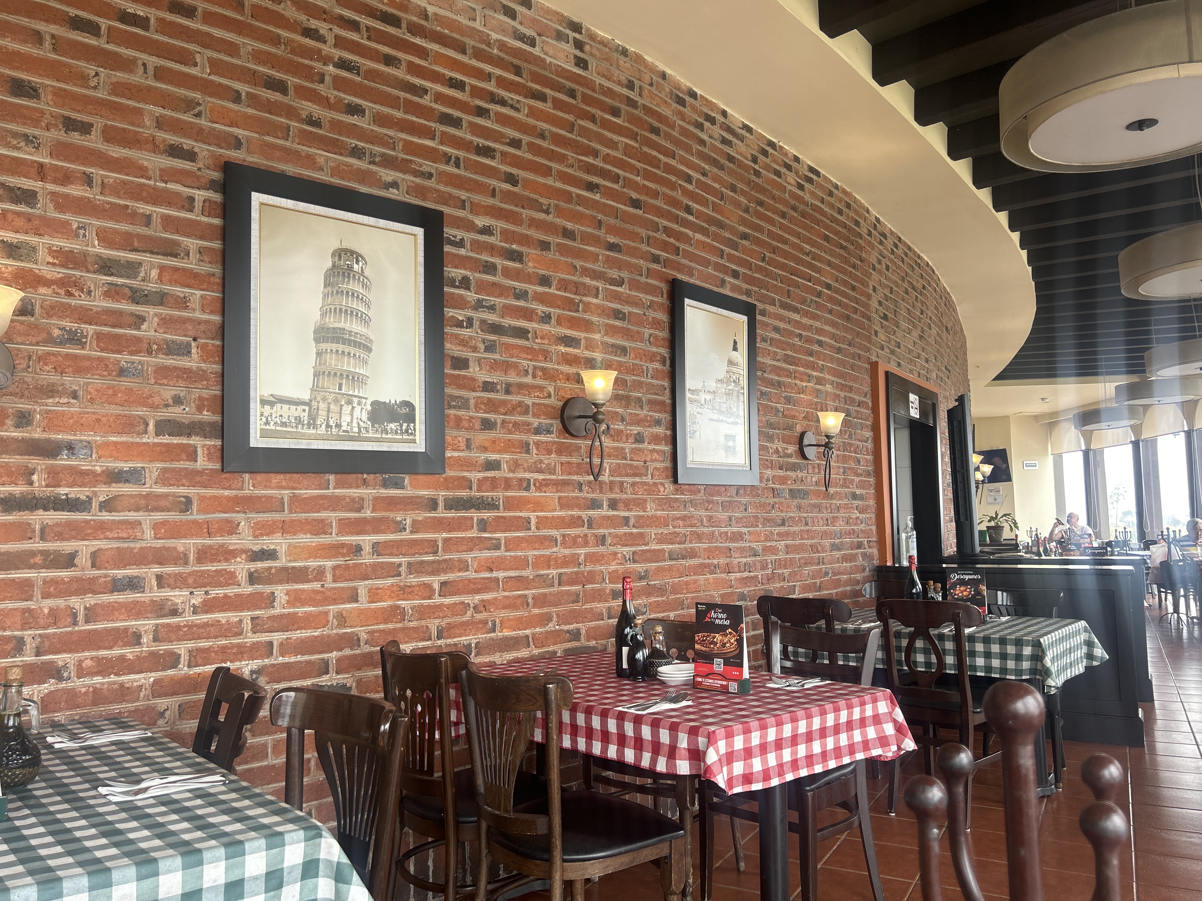 Italianni's Lomas Verdes image 5