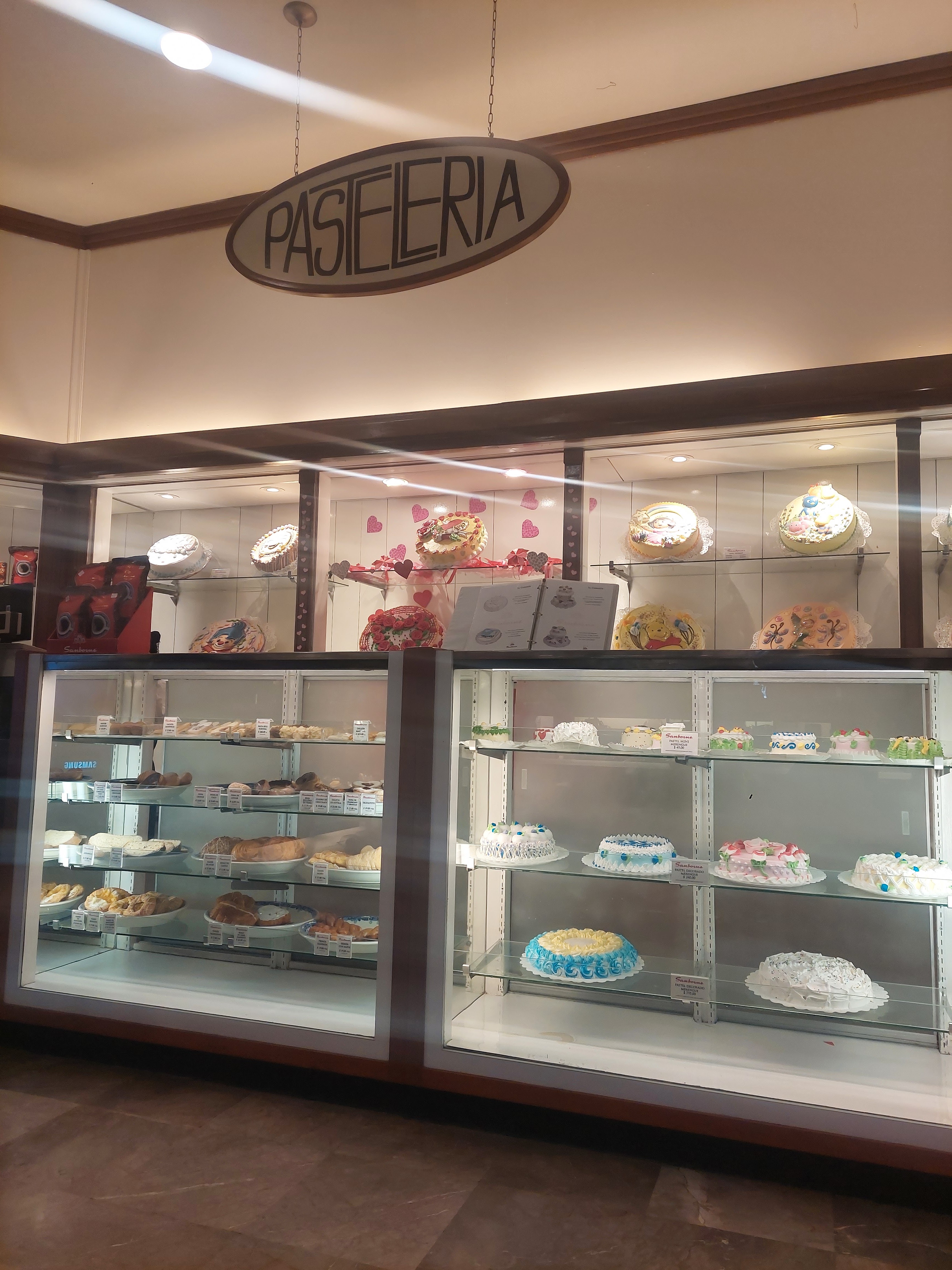 Sanborns Lomas Verdes | Restaurante, Tienda y Farmacia image 6