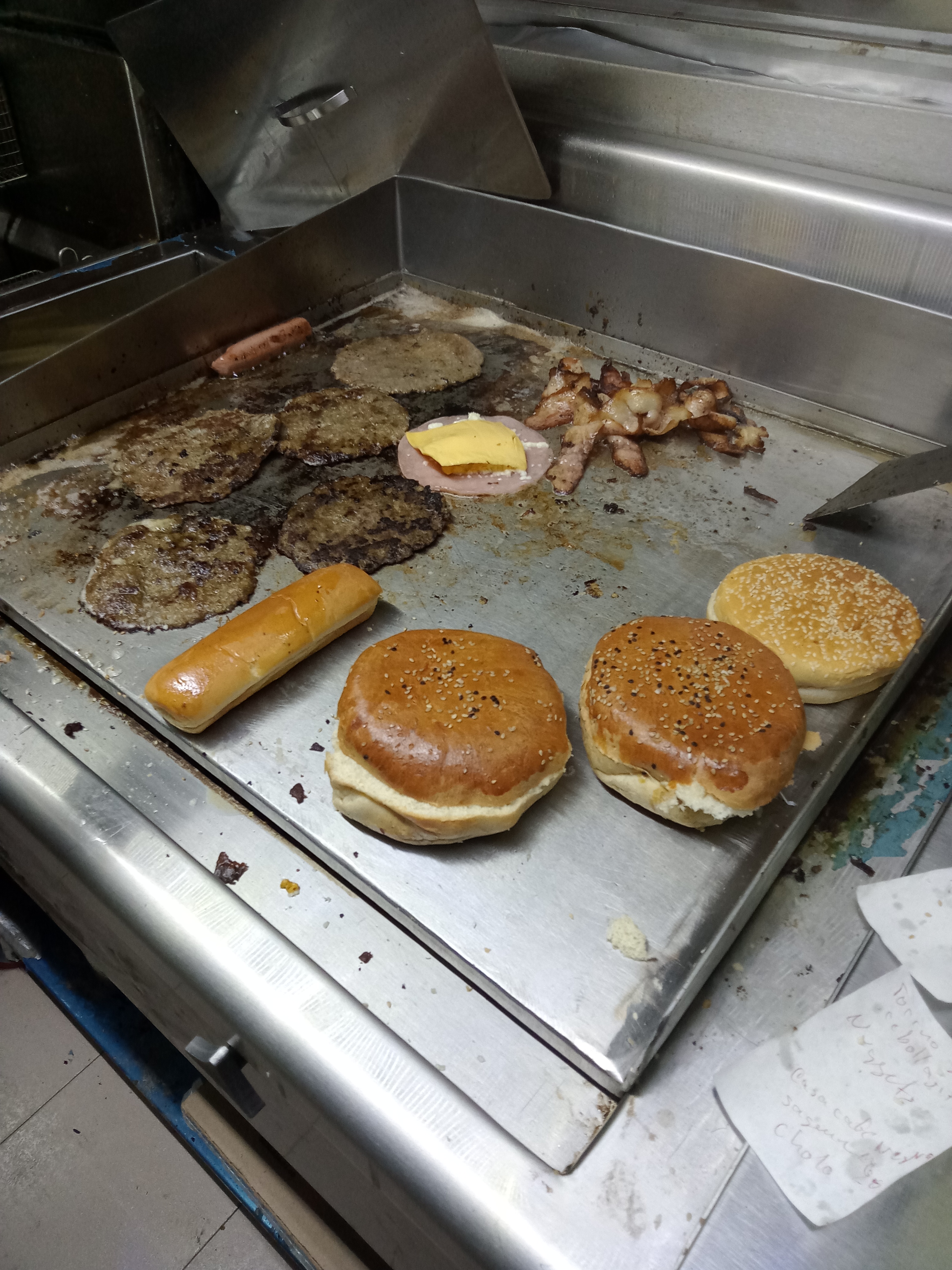 2.0 Ruffis Burger image 9