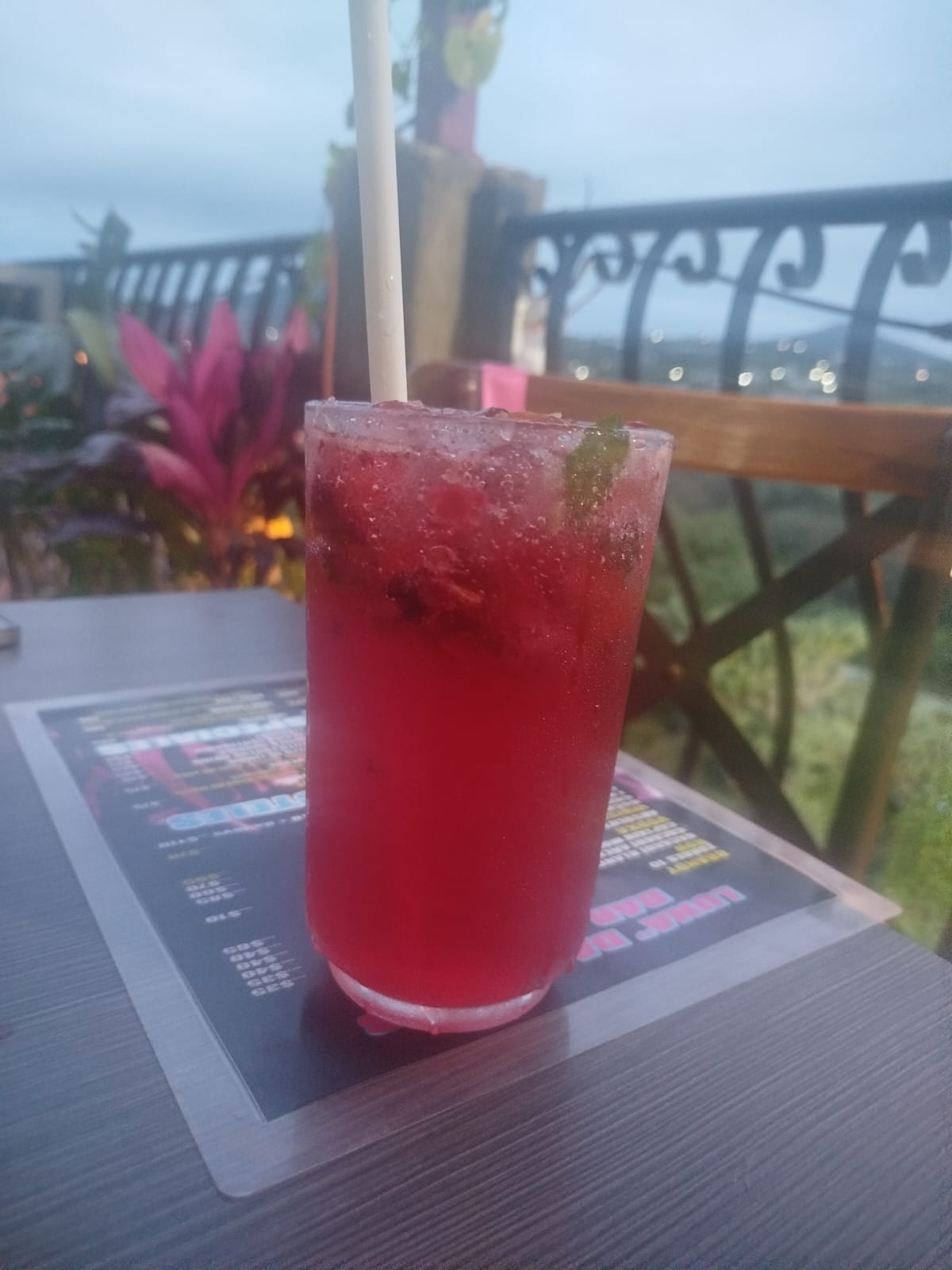 LUNA da sports bar & grill image 4