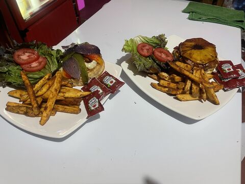 LUNA da sports bar & grill image 7